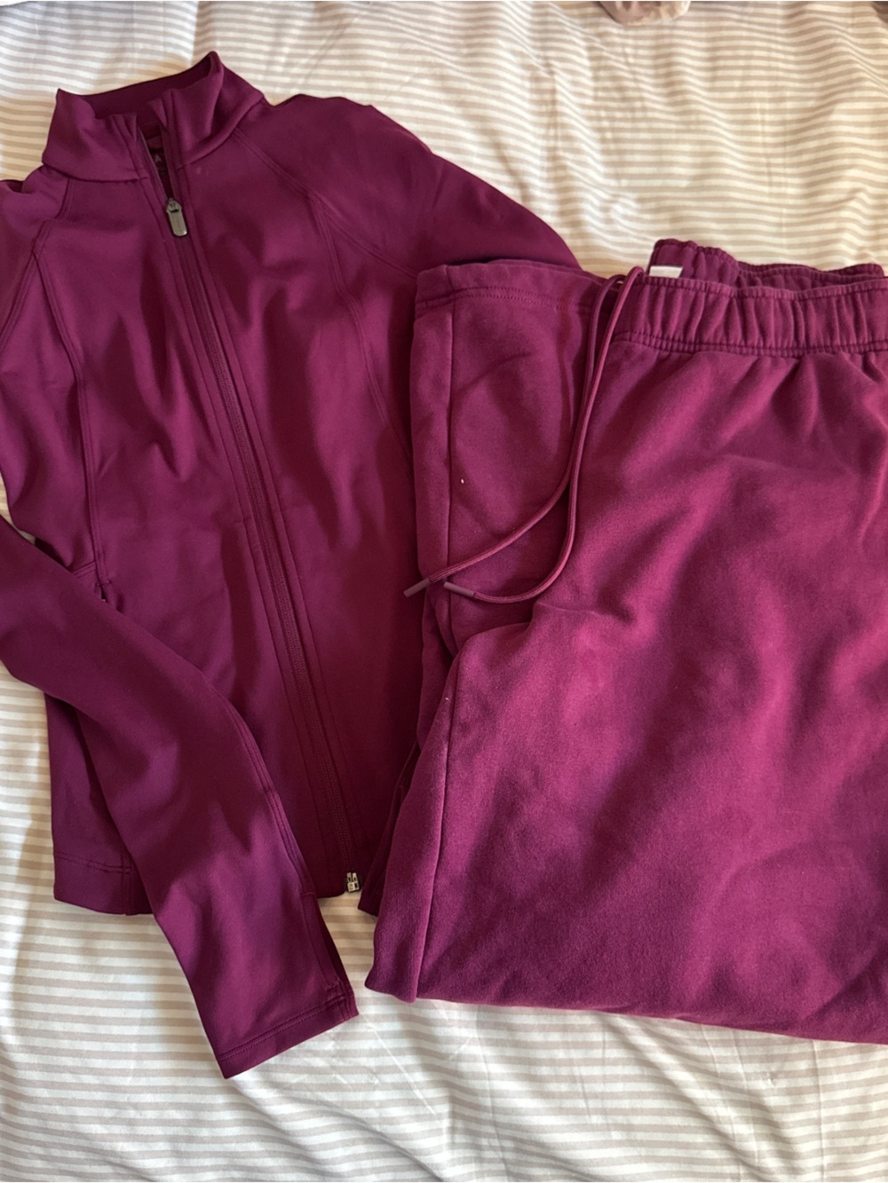 Women's athleta Magenta Jogger athletic set